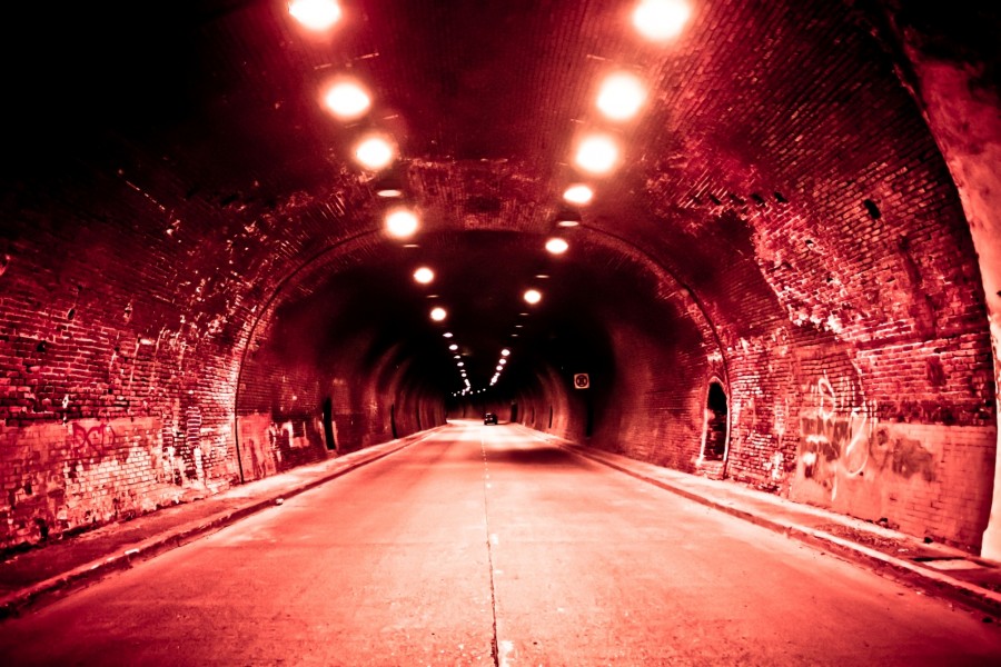 "Tunel II (efecto dragan)" de Jorge Rafael Bernigaud