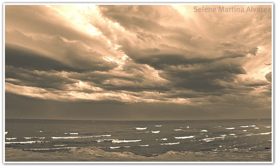 "Nubes Espesas" de Selene Martina Alvarez