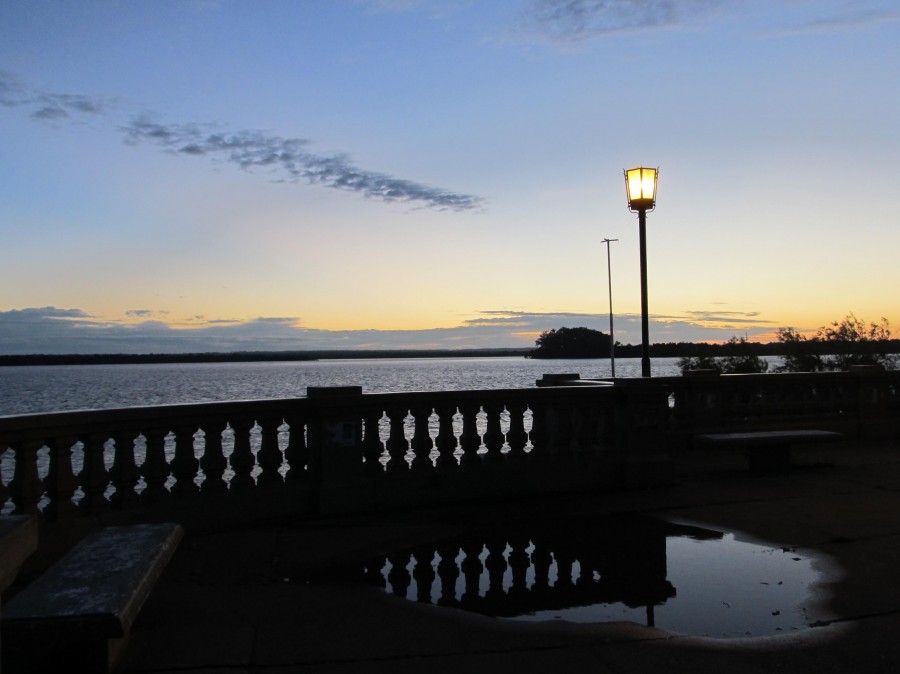 "reflejos al amanecer" de Clara Wiskitski