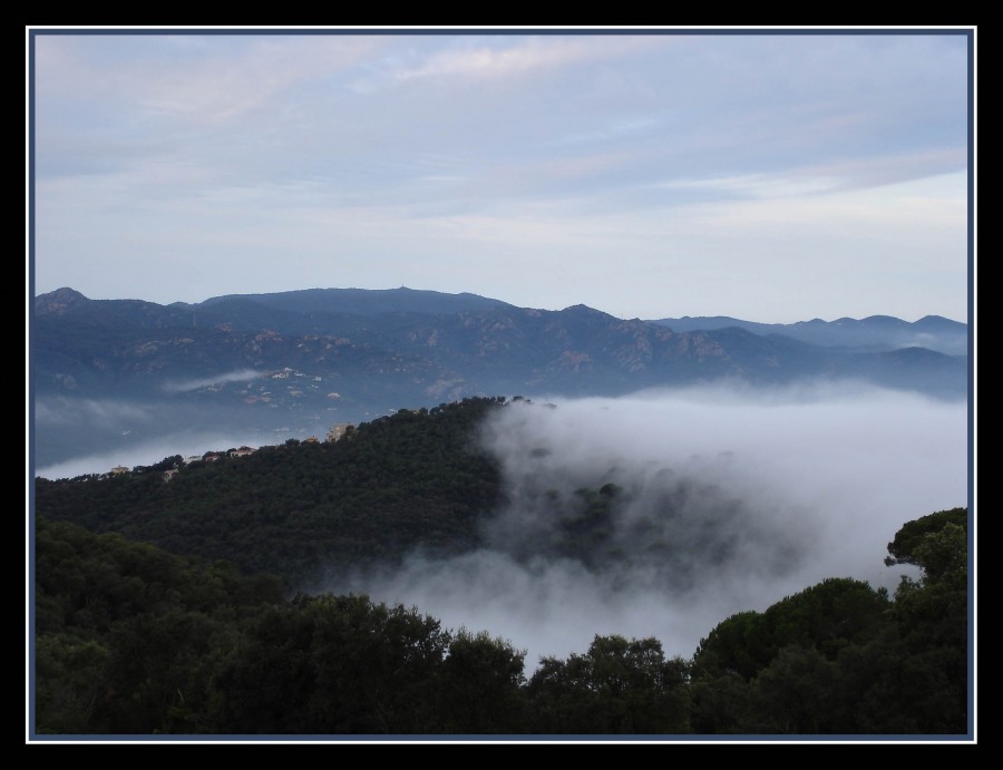 "Entre las nubes-2" de Leonor Broide