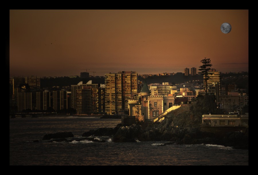 "Castillo a la luz de la luna" de Analia Coccolo