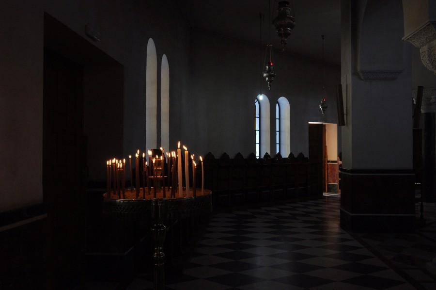 "la iglesia" de Victor Houvardas