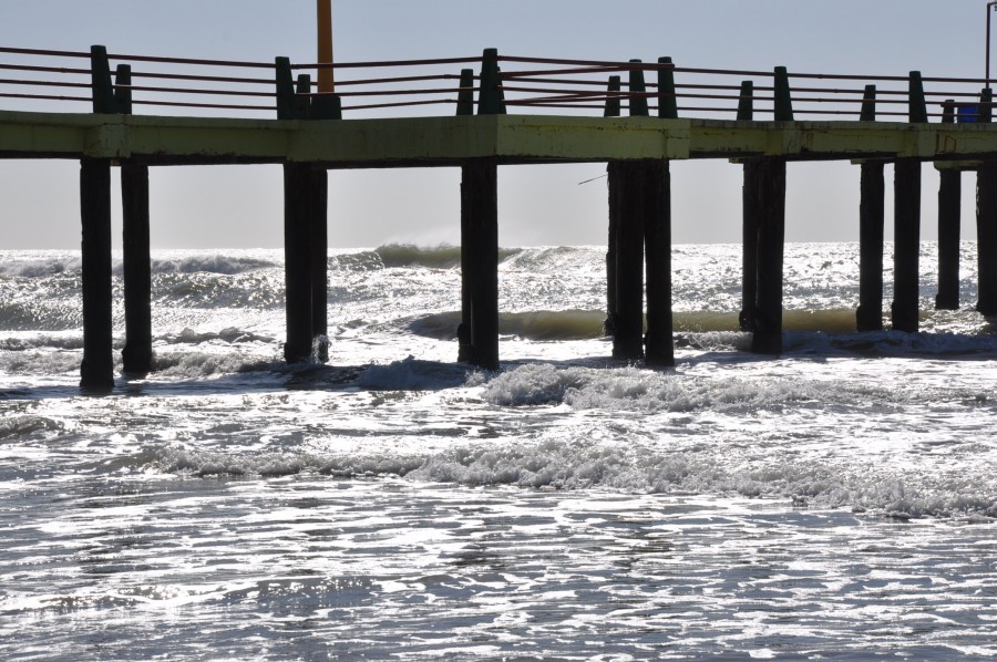 "por el muelle al amanecer" de Jose Alberto Vicente