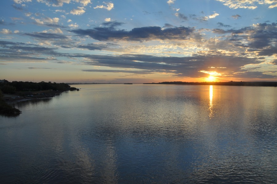 "un bello ocaso en el rio Parana" de Jose Alberto Vicente