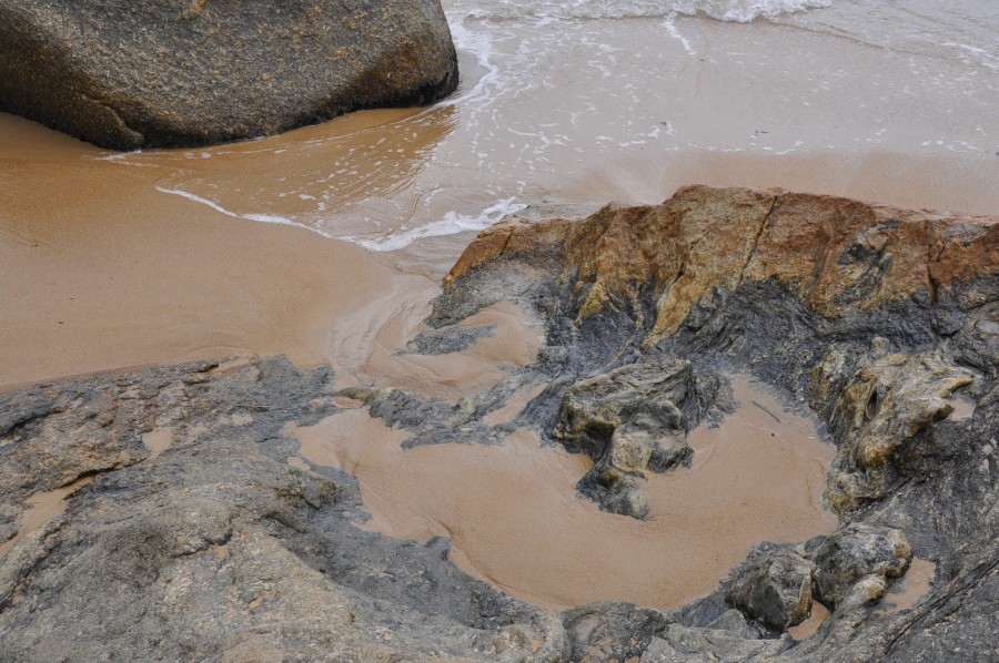 "rocas y mar" de Jose Alberto Vicente