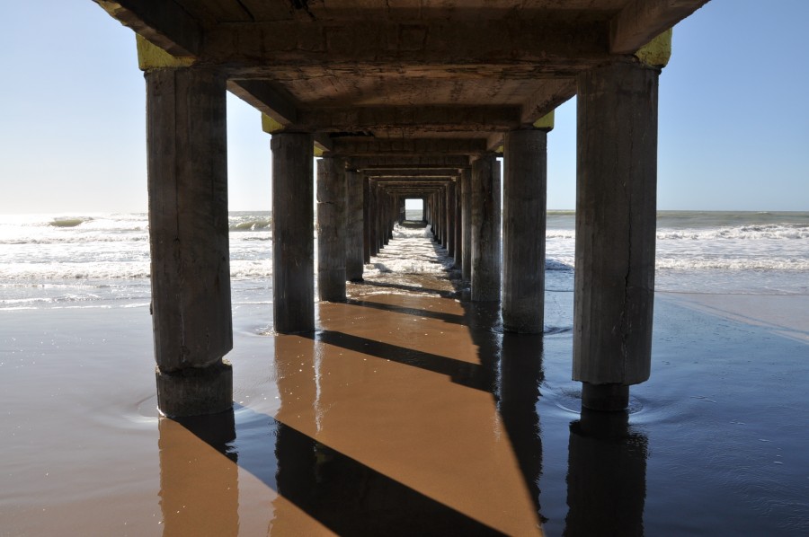 "bajo el muelle de pescadores" de Jose Alberto Vicente