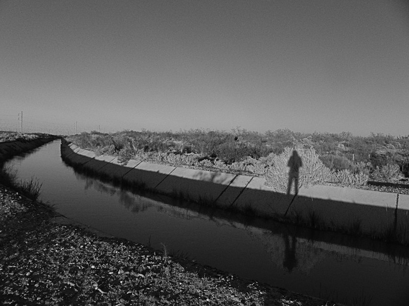 "sombras que lleva el rio" de Ricardo Cascio