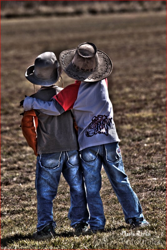 "Amigos . ( HDR )" de Mario Tizn