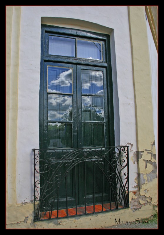 "Ventana de pueblo" de Maria Cristina Silva