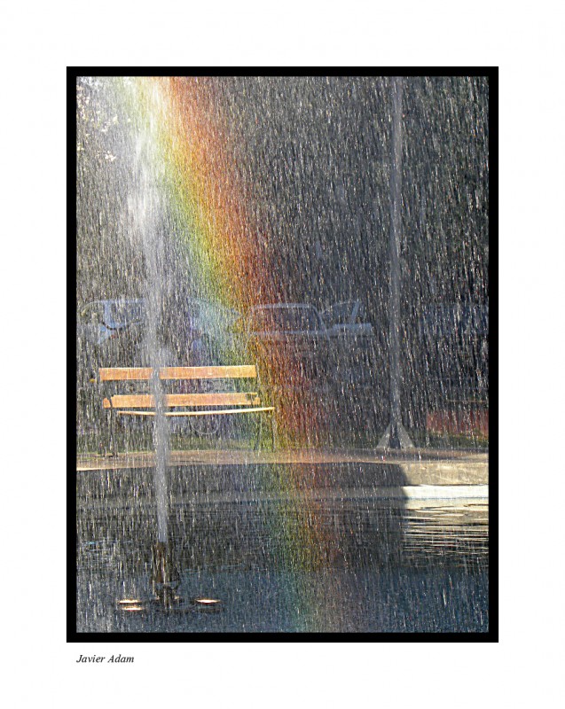 "Arco iris en la fuente" de Javier Adam