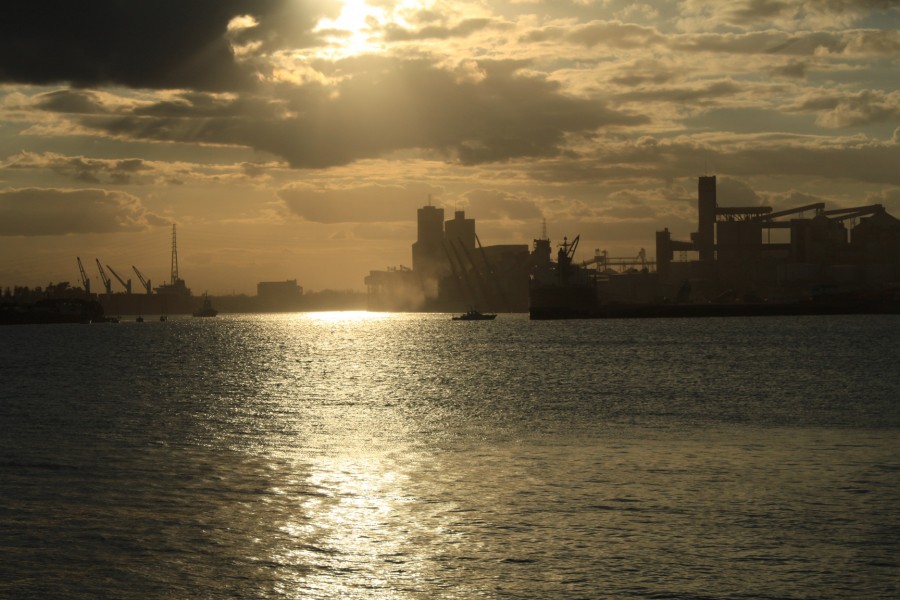 "Puerto Quequen" de Roberto Velazquez