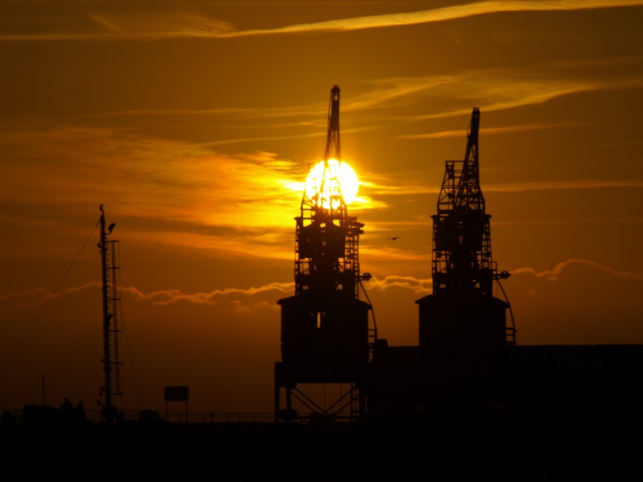 "Entre gruas" de Vicente Caballer Ripolles