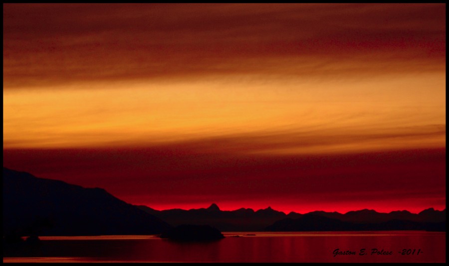 "Entre el atardecer y la noche." de Gaston E. Polese