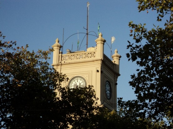 "La torre en hora" de Miguel Angel Mogaburu