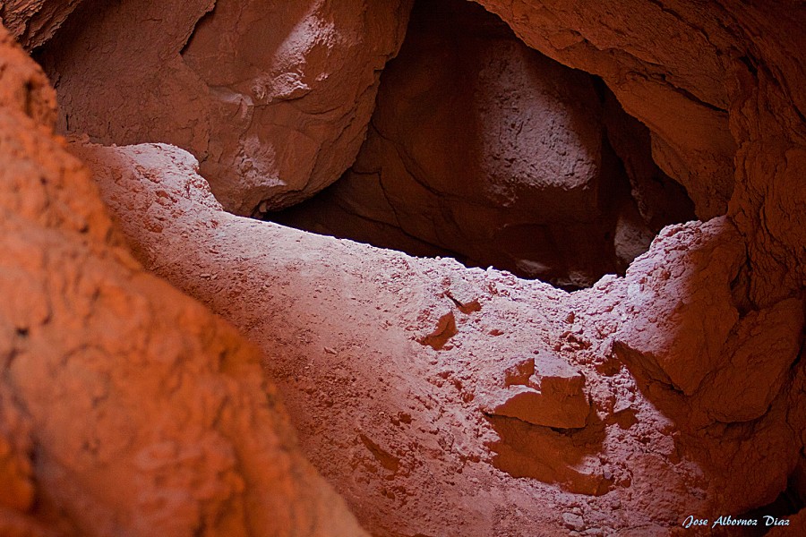 "Cueva...." de Jose Albornoz Diaz