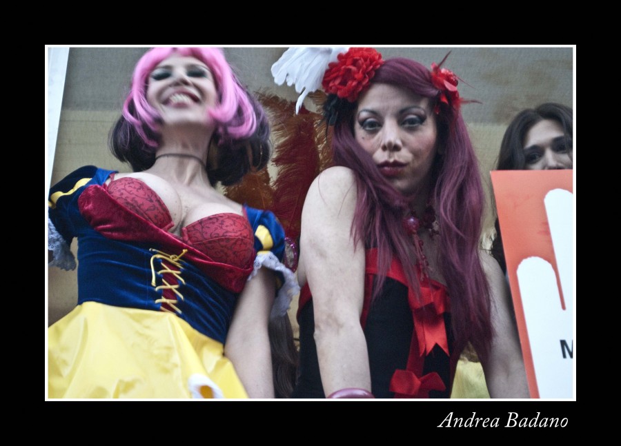 "TE MIRO . FIESTA DEL ORGULLO GAY." de Andrea Luciana Badano