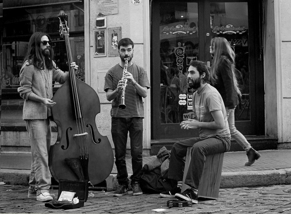 "Musicos callejeros" de Luis Pedro Montesano