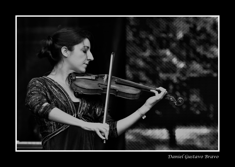 "La violinista" de Daniel Gustavo Bravo