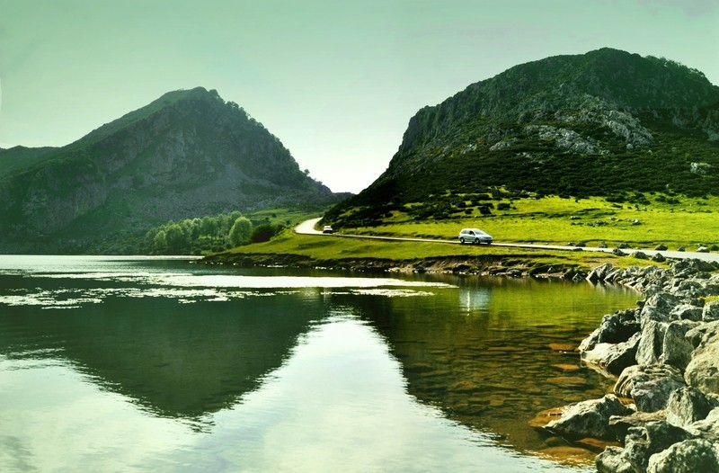 "Carretera al lago" de Nelida Garcia