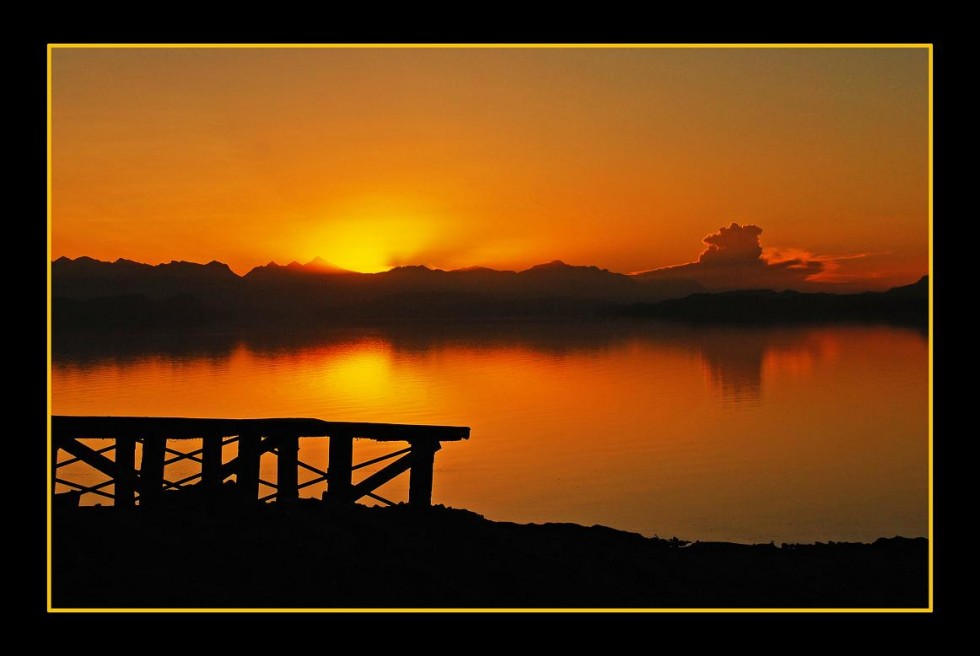 "ATARDECER DE CENIZAS LEJANAS" de Paola Segade