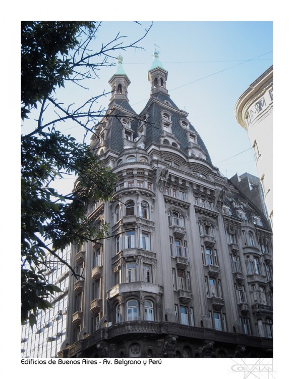 "Edificios de Buenos Aires - Av. Belgrano y Per" de Silvia Corvaln