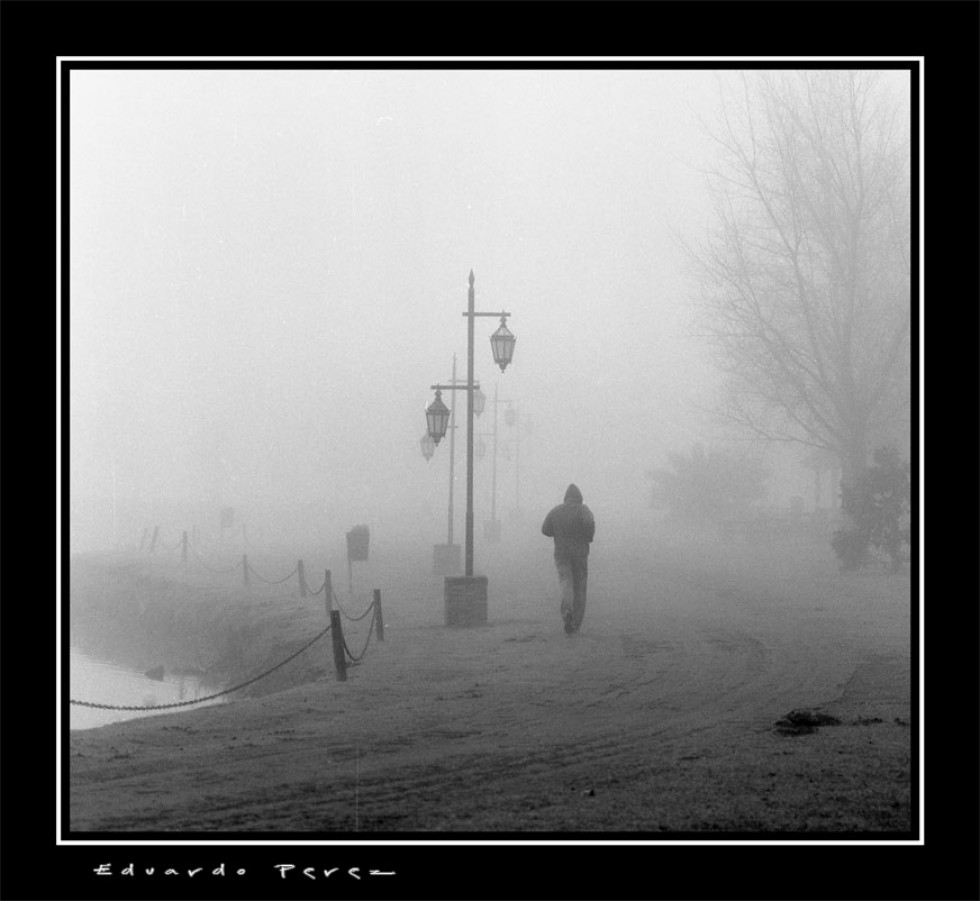 "Corriendo en la Niebla" de Eduardo Perez