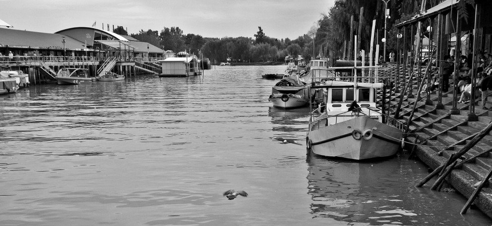 "tarde gris en el puerto" de Fernando Oscar Colussi