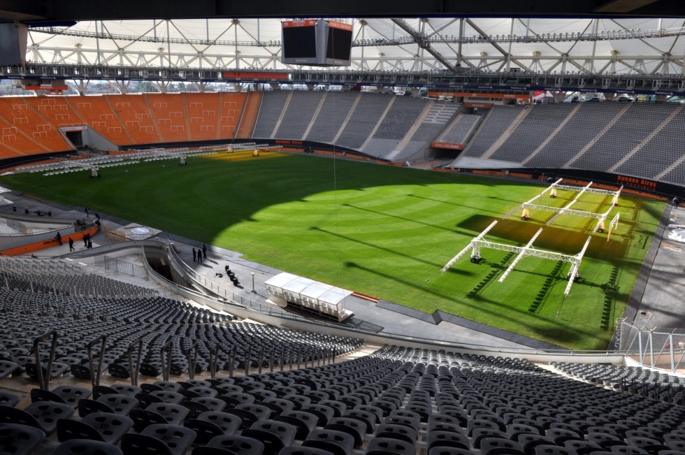 "Estadio de mi ciudad..." de Carlos Rango