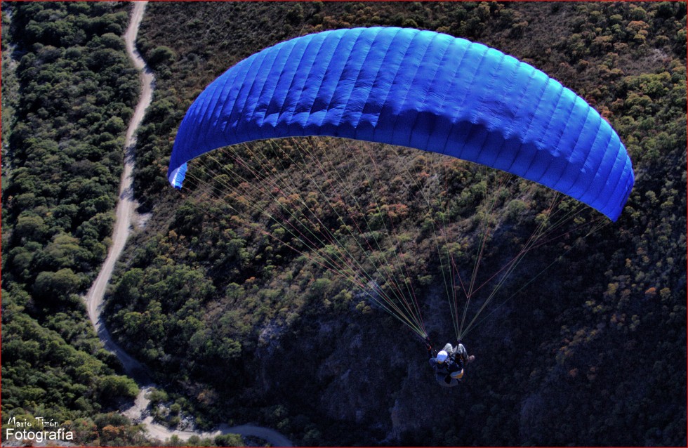 "Sobrevolando." de Mario Tizn