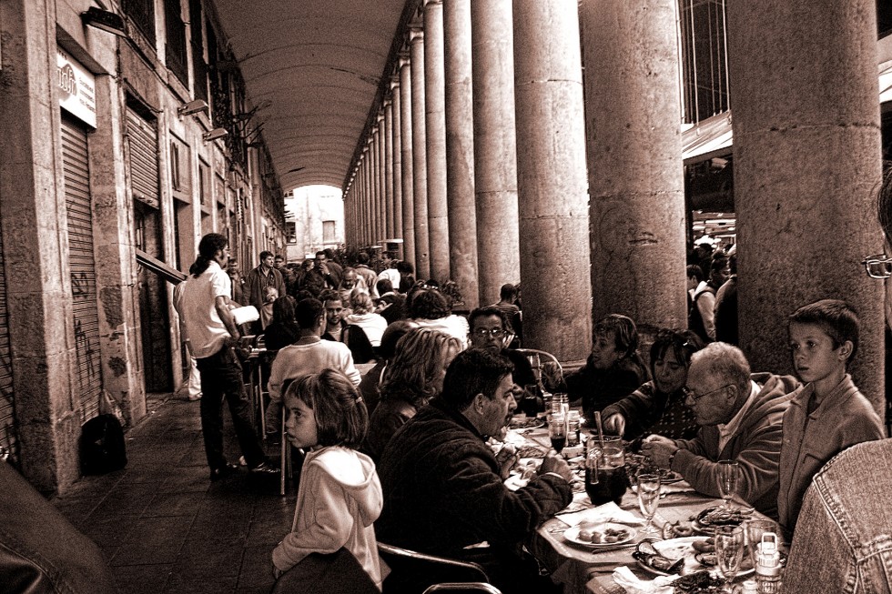 "Comiendo en el mercado" de Manuel Velasco