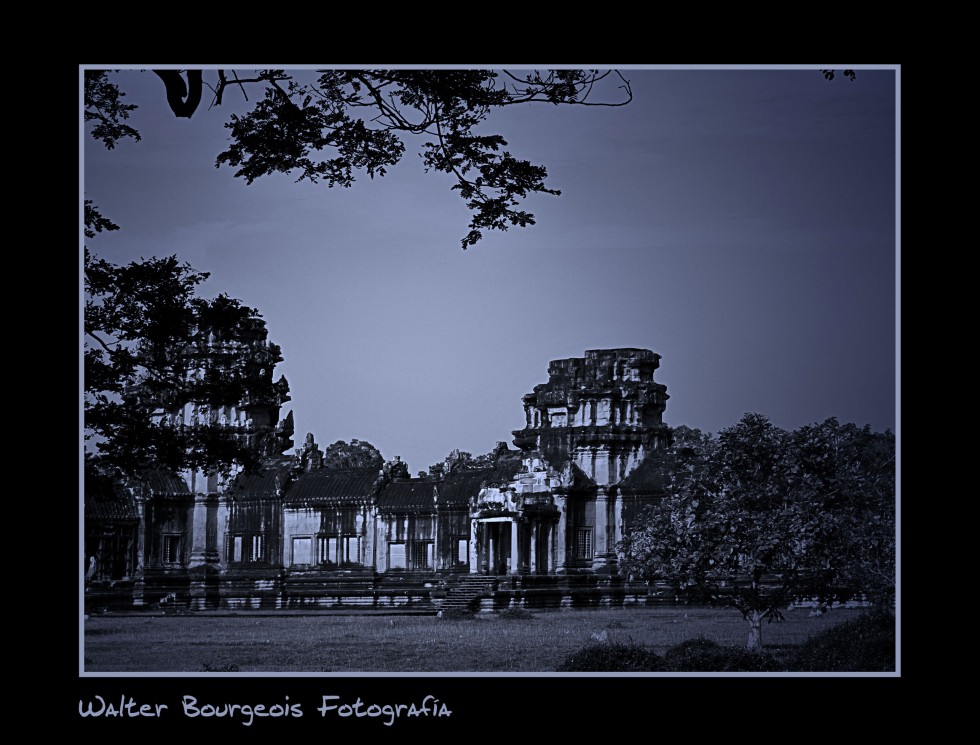 "Ruinas de Angkor..." de Walter Bourgeois
