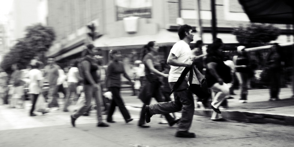 "Aun Metro de la Banqueta" de Gustavo Rodriguez Mena