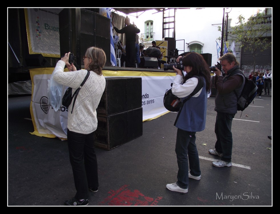 "HACIENDO fotos en Buenos Aires - Quines son?" de Maria Cristina Silva