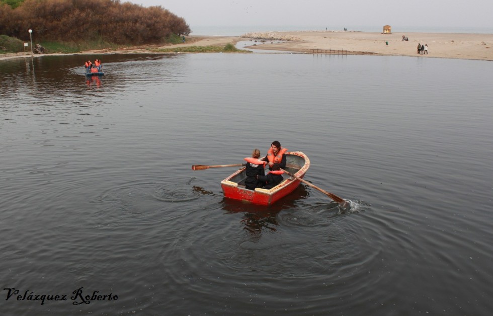 "bote lago." de Roberto Velazquez