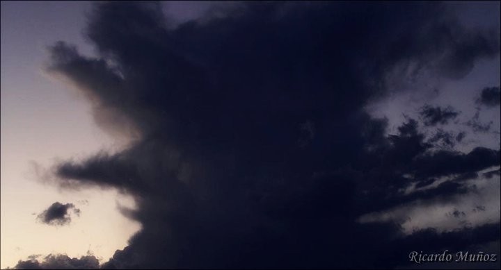 "nubes negras" de Ricardo Andres Muoz