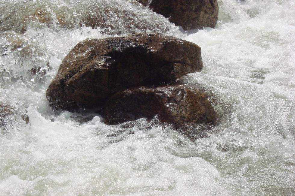 "Piedras en el rio Mucujun." de Piero Francesa