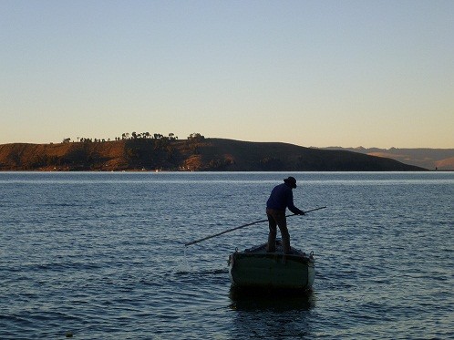 "pescador en el titicaca" de Marcos Pedro Escudero