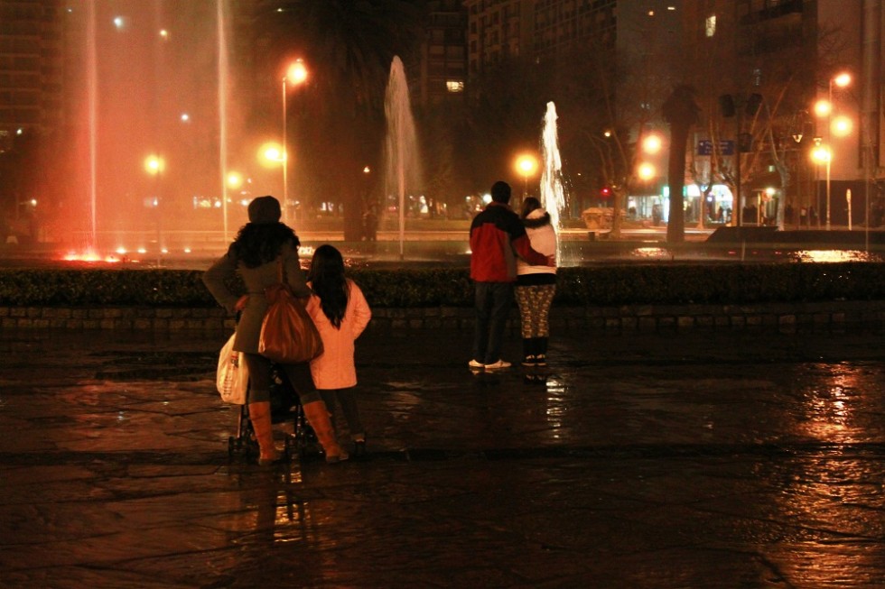 "mirando a la fuente." de Roberto Velazquez