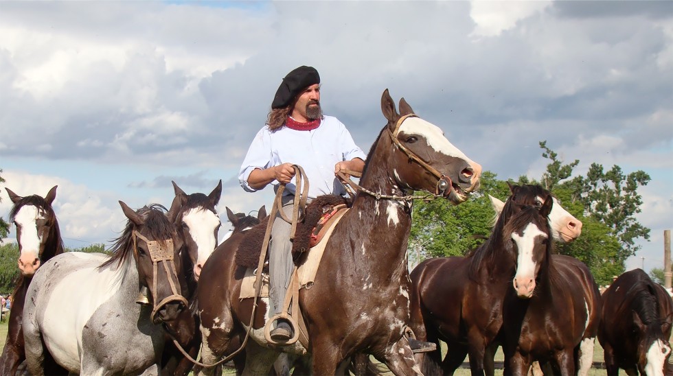 "Costumbres argentinas" de Jorge Cardone