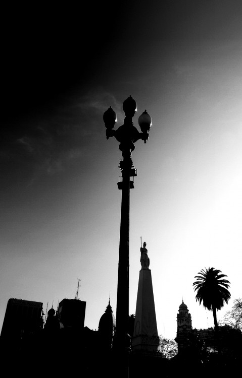 "la farola de a plaza" de Fernando Oscar Colussi