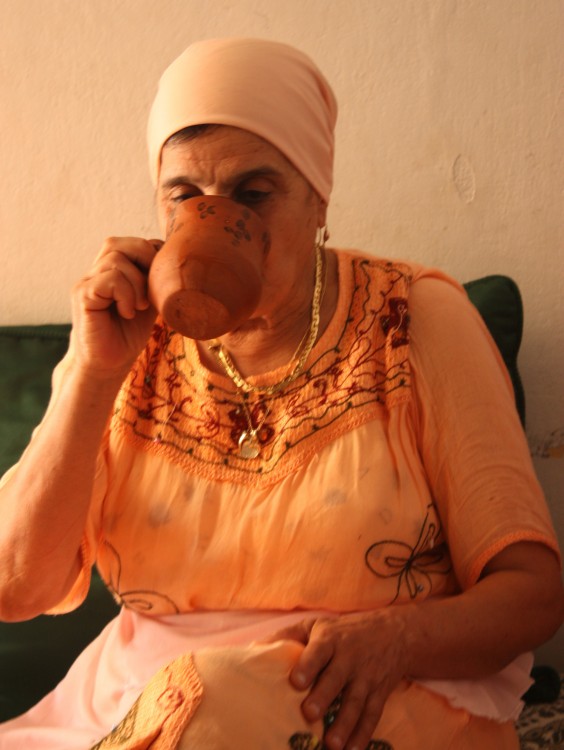 "old moroccan woman" de Yulia Lyulkina