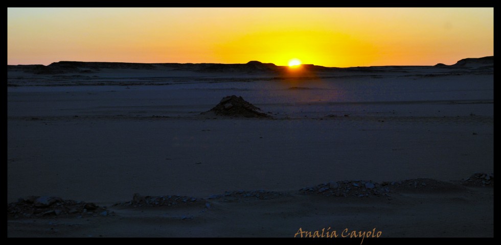 "Amanece lentamente en el desierto" de Anala Cayolo