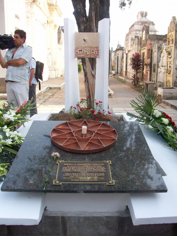 "Memorial al Desaparecido en Corrientes" de Diego Cazorla Artieda