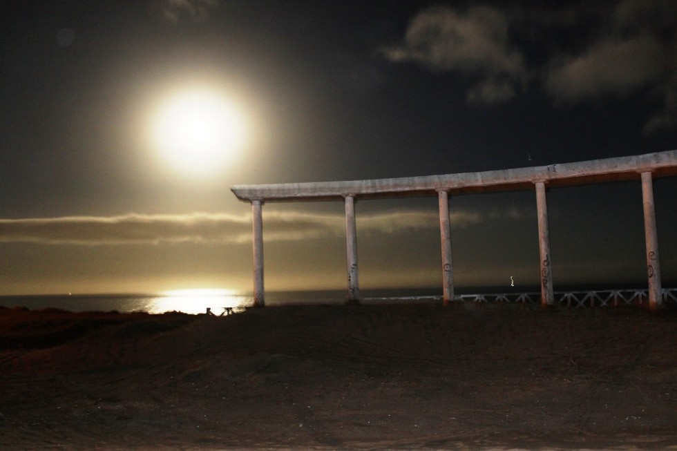 "columnas en la noche." de Roberto Velazquez