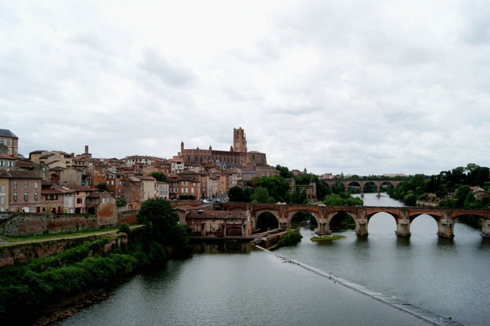 "vista de Albi a orillas del ro Tarn" de Carlos Alberto Izzo