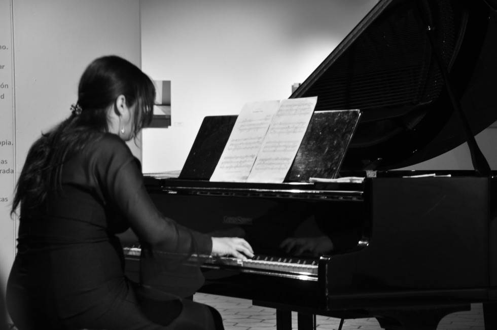 "la pianista" de Jose Alberto Vicente