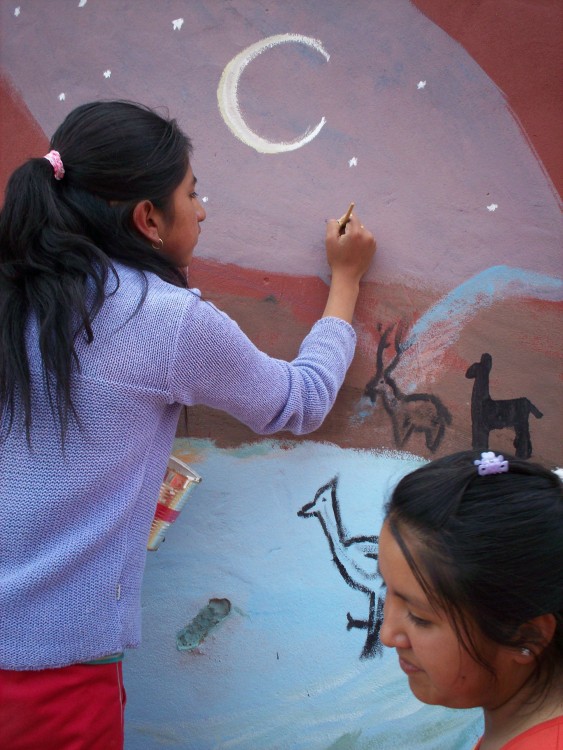 "trabajando en un mural" de Marcos Pedro Escudero