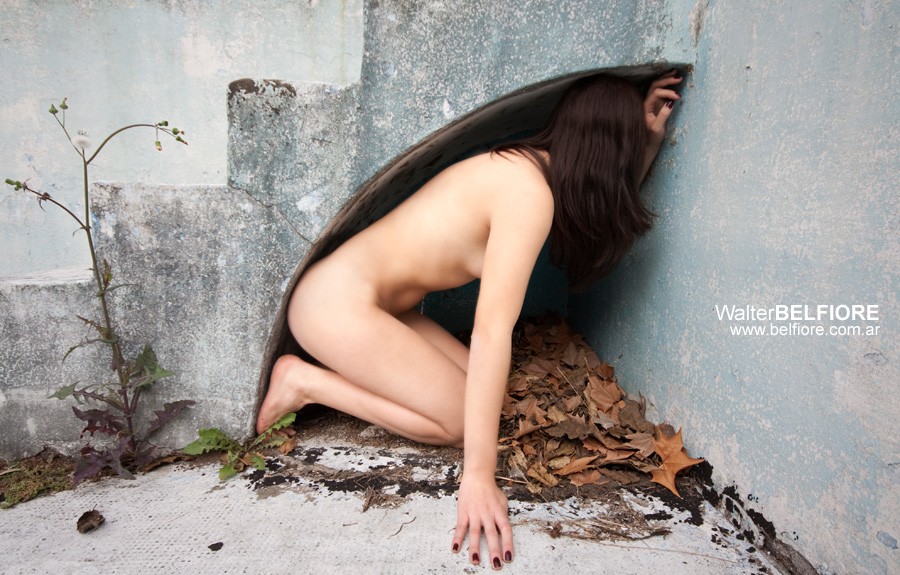 "Mujer escondida" de Walter Belfiore