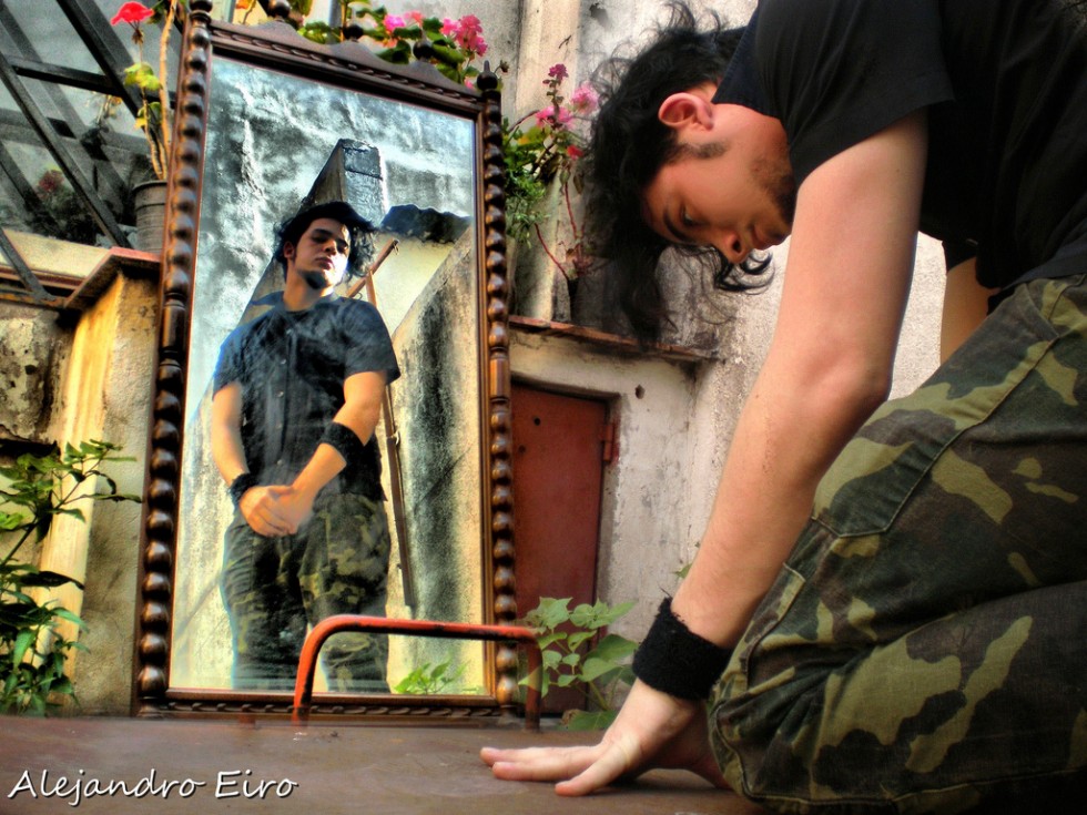 "Mirror Mirror, whats up inside YOU ?" de Alejandro Eiro