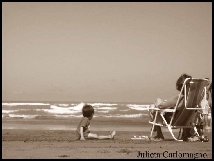 "en la playa" de Maria Julieta Carlomagno